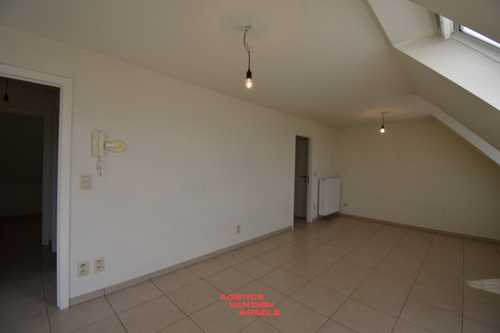 Zeer mooi appartement in centrum Moerbrugge! foto 3