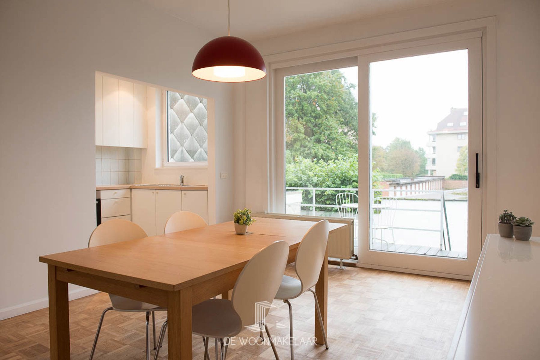 Bel-etage woning met 3 SLK, garage en tuin op toplocatie foto 2