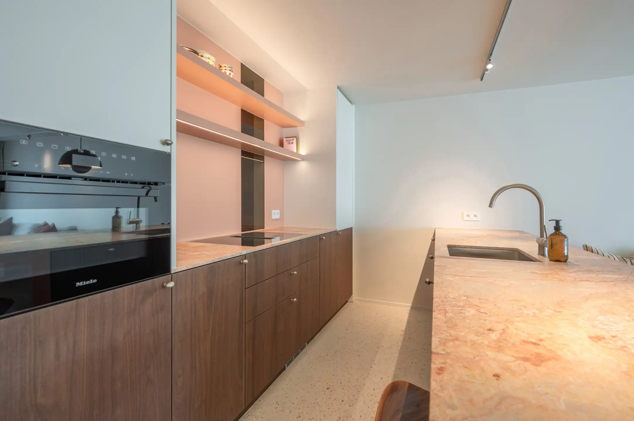 Lichtrijk gerenoveerd appartement op de Kustlaan in Knokke foto 9