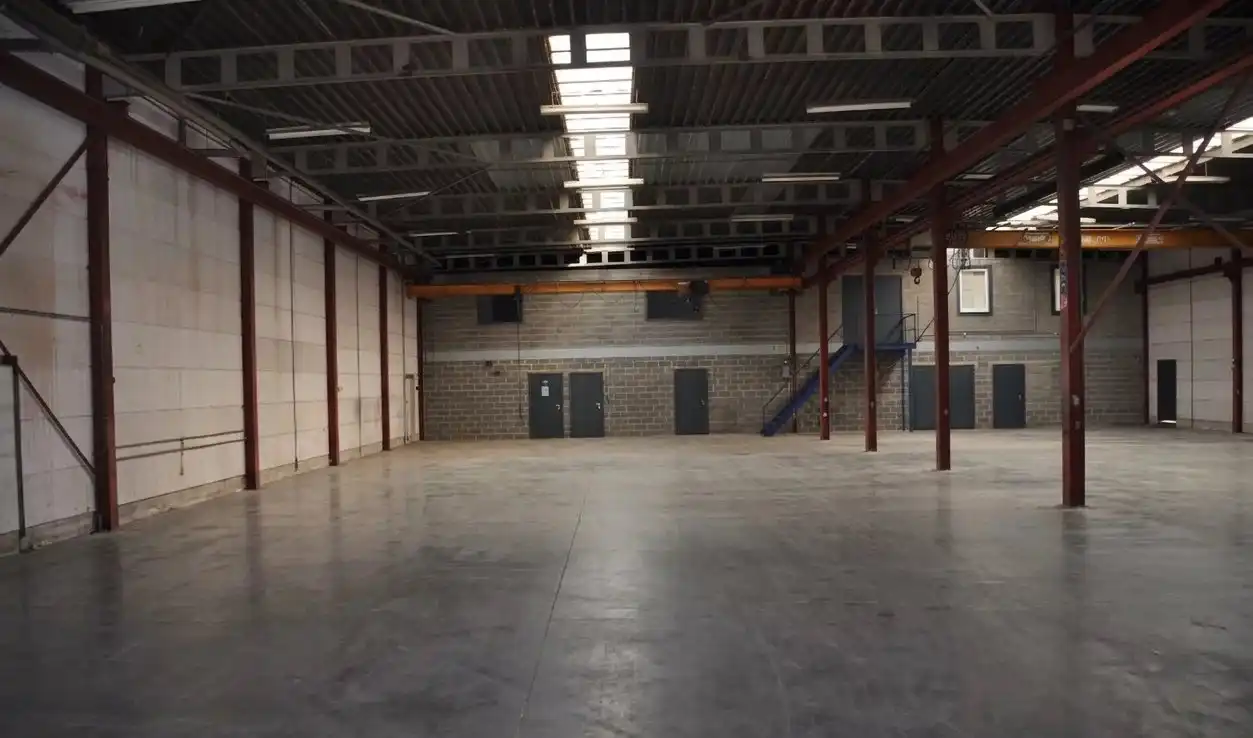 OPSLAGLOODS VAN +-244 M² &nbsp;OP &nbsp;EEN CENTRALE LOCATIE IN ZONHOVEN foto 4
