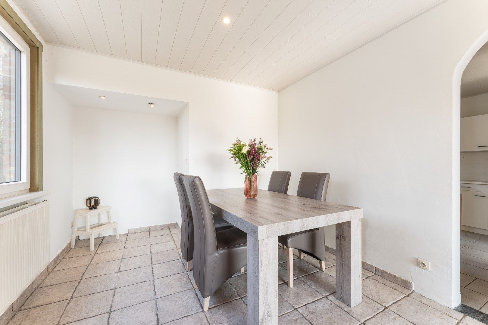 Gunstig gelegen woning met 3 grote slaapkamers en bijgebouw foto 5