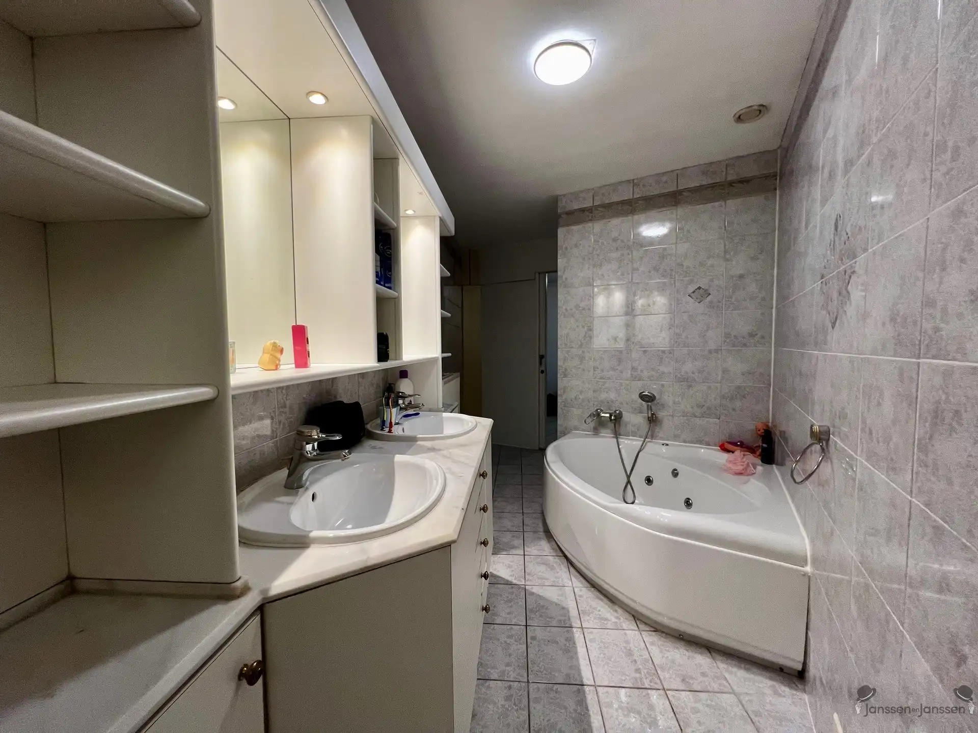 Woning met polyvalent atelier/handelsruimte foto 5