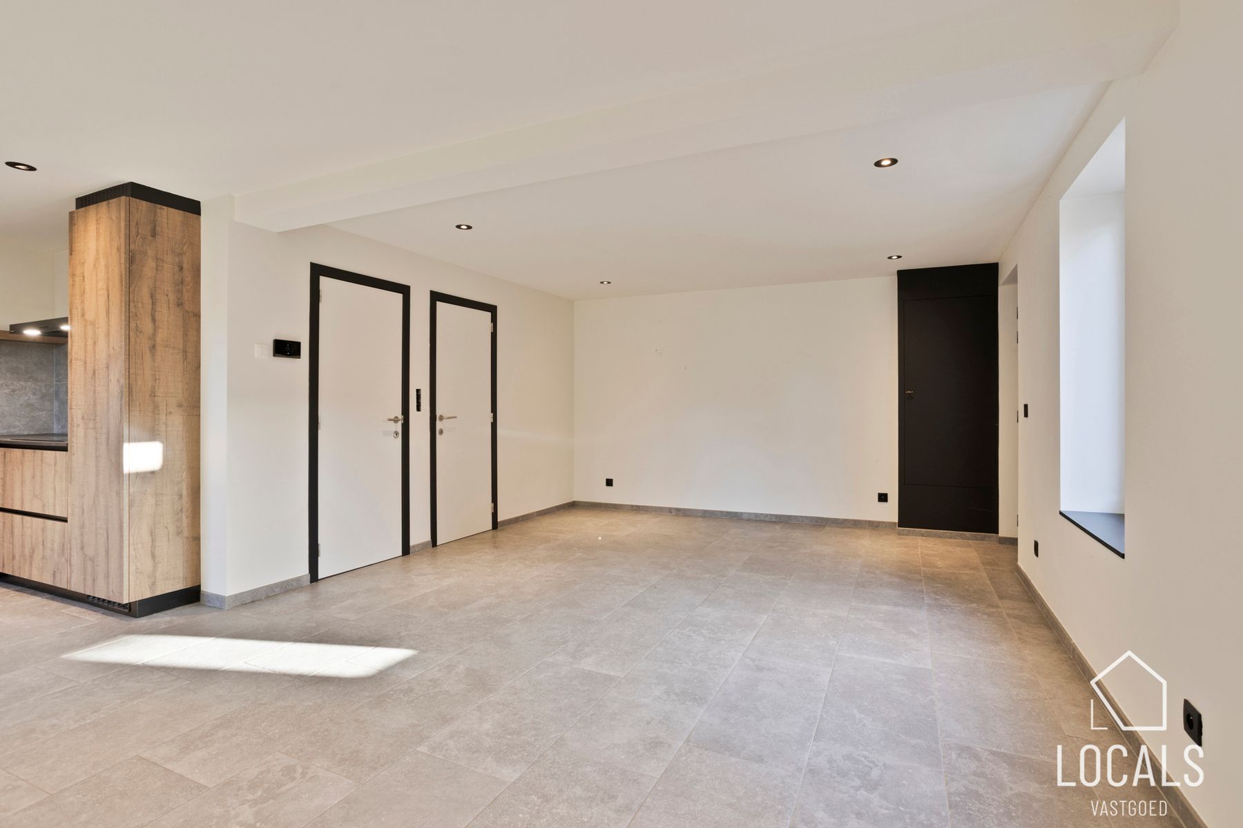 Volledig gerenoveerde halfopen bebouwing in Denderhoutem foto 4