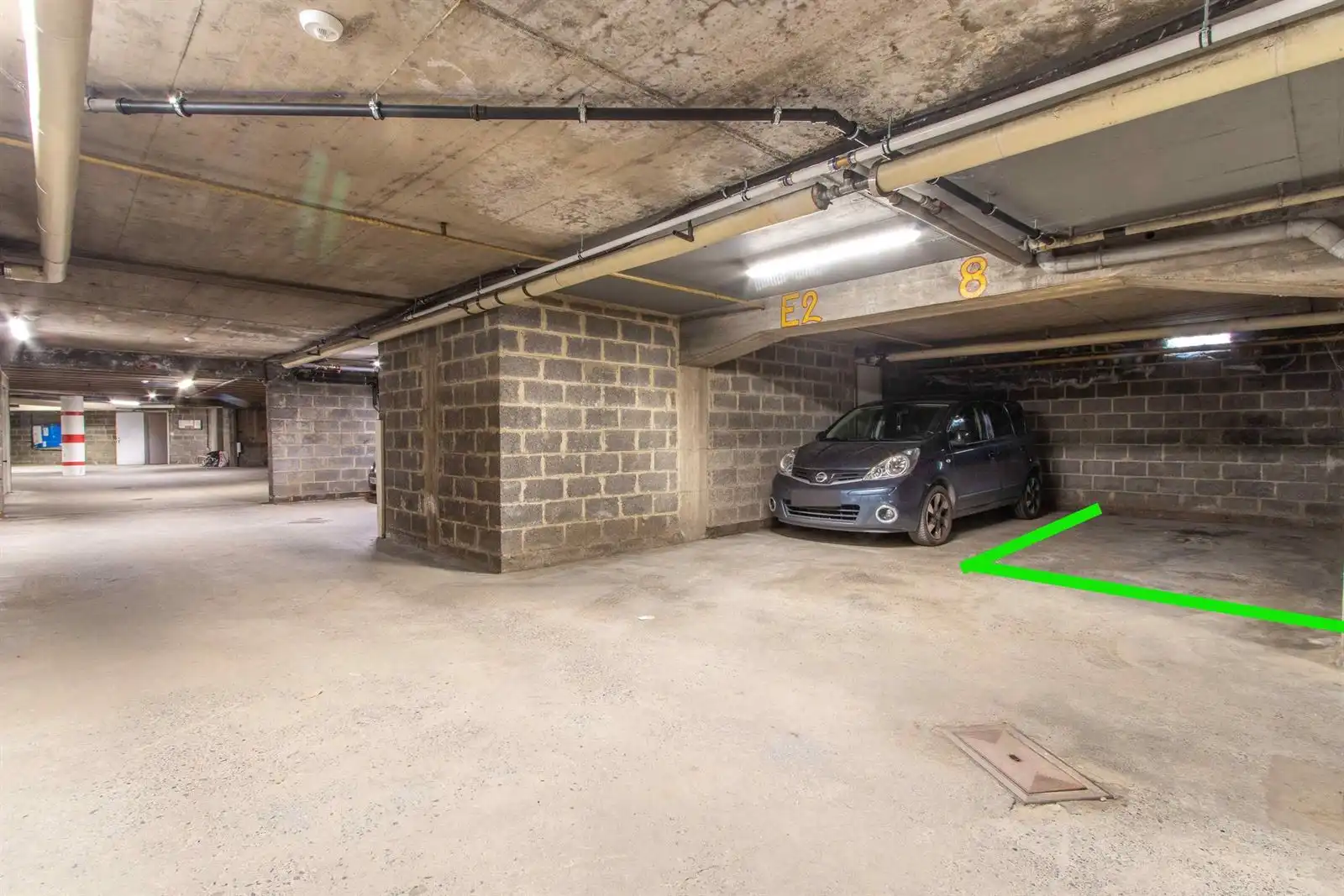 Ondergrondse autostaanplaats in een afgesloten garagcomplex foto 5