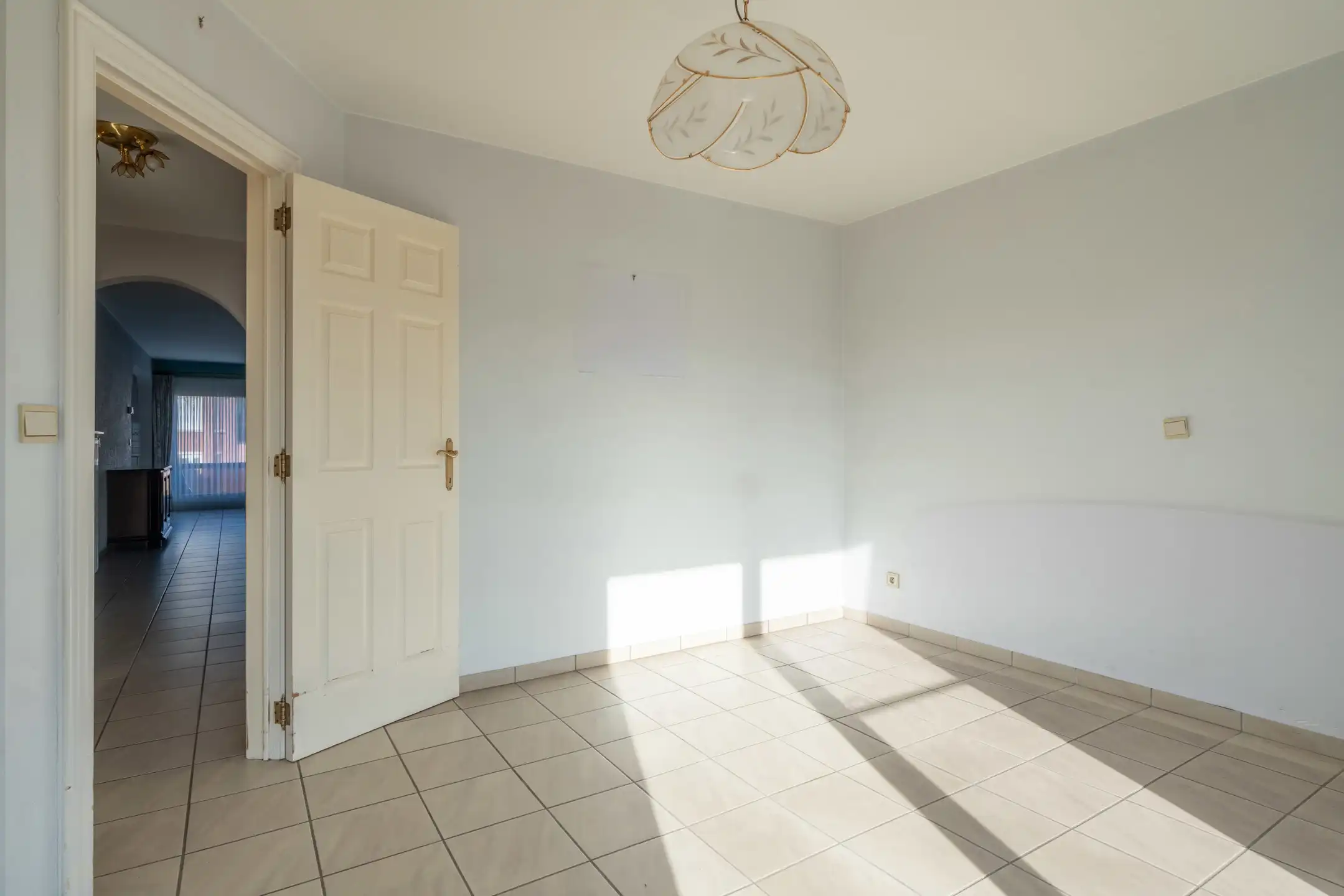 Goed onderhouden, gunstig gelegen 2 slpk app met garagebox. foto 18