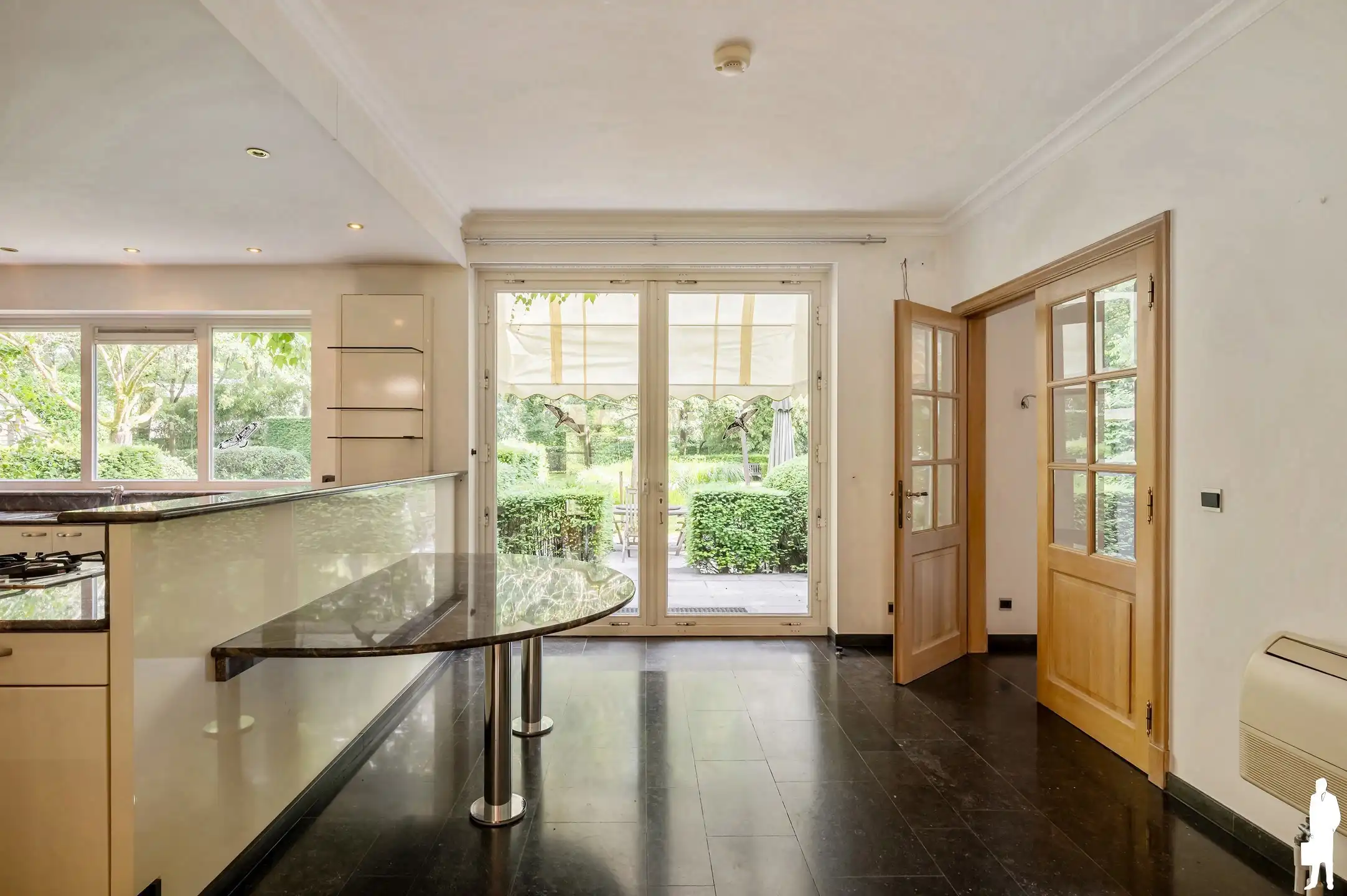 Op absolute toplocatie gelegen villa! foto 11