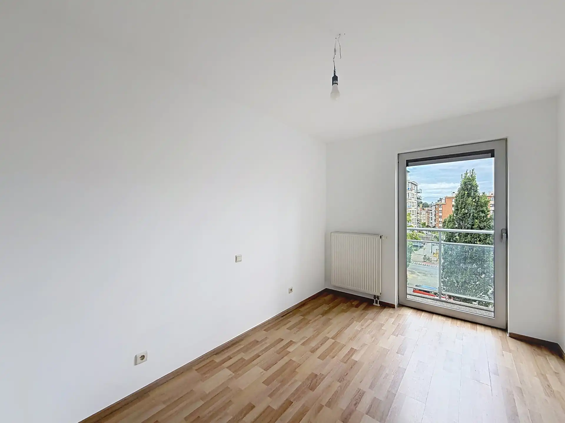 Opgeknapt appartement met 2 slaapkamers foto 9