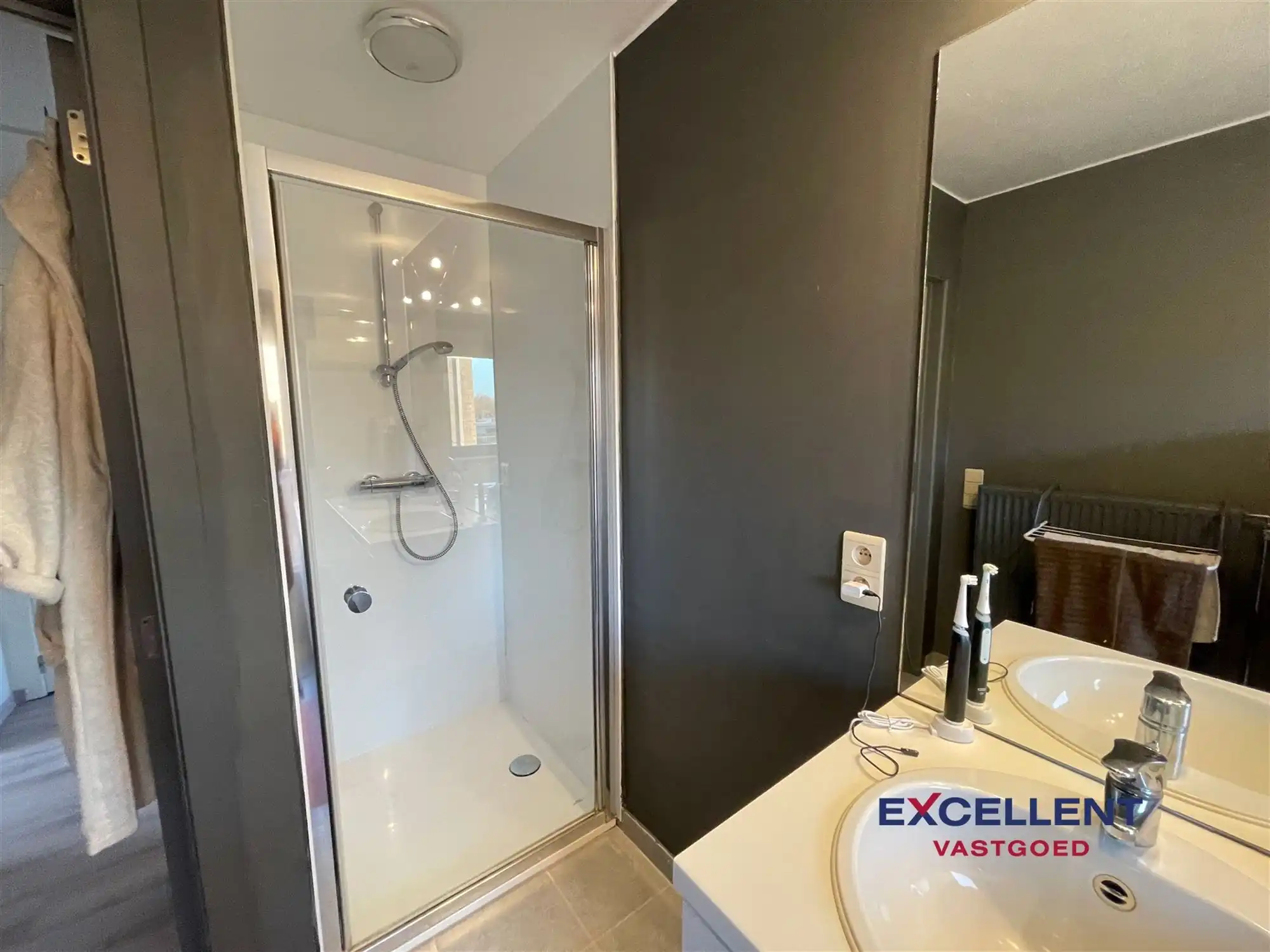 Rustig gelegen halfopen woning te huur in Deinze foto 12