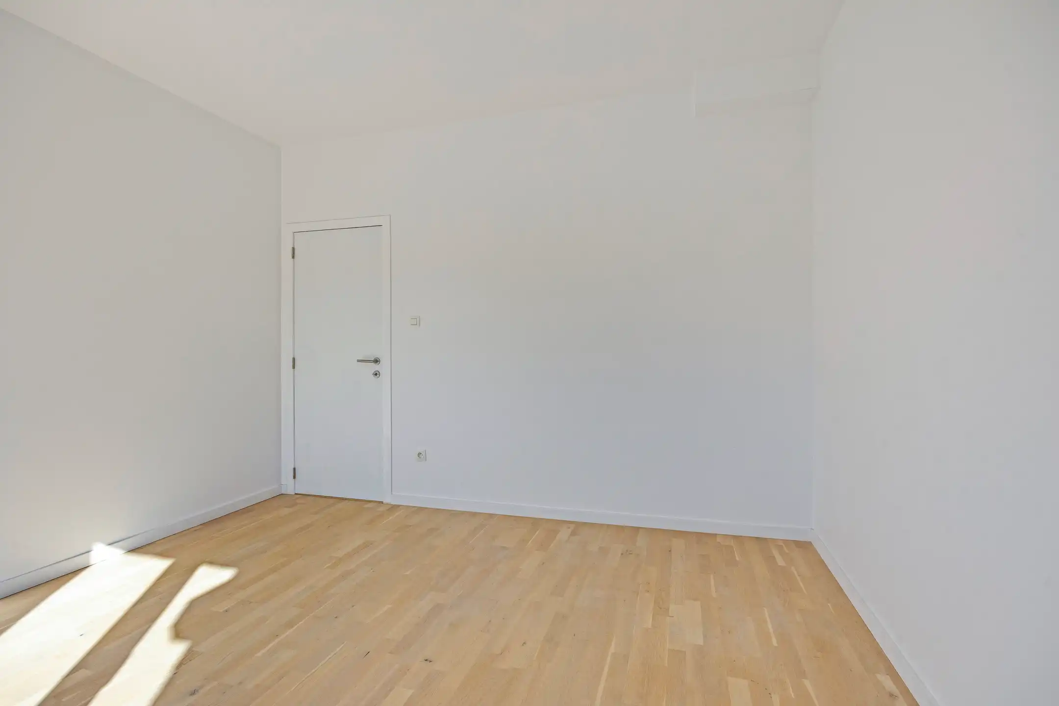 Gelijkvloers, gerenoveerd appartement met 2 slaapkamers foto 10