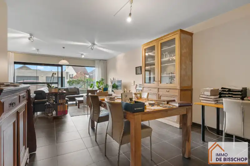 Groot, instapklaar appartement met 3 slaapkamers, mooi terras en garage foto 5