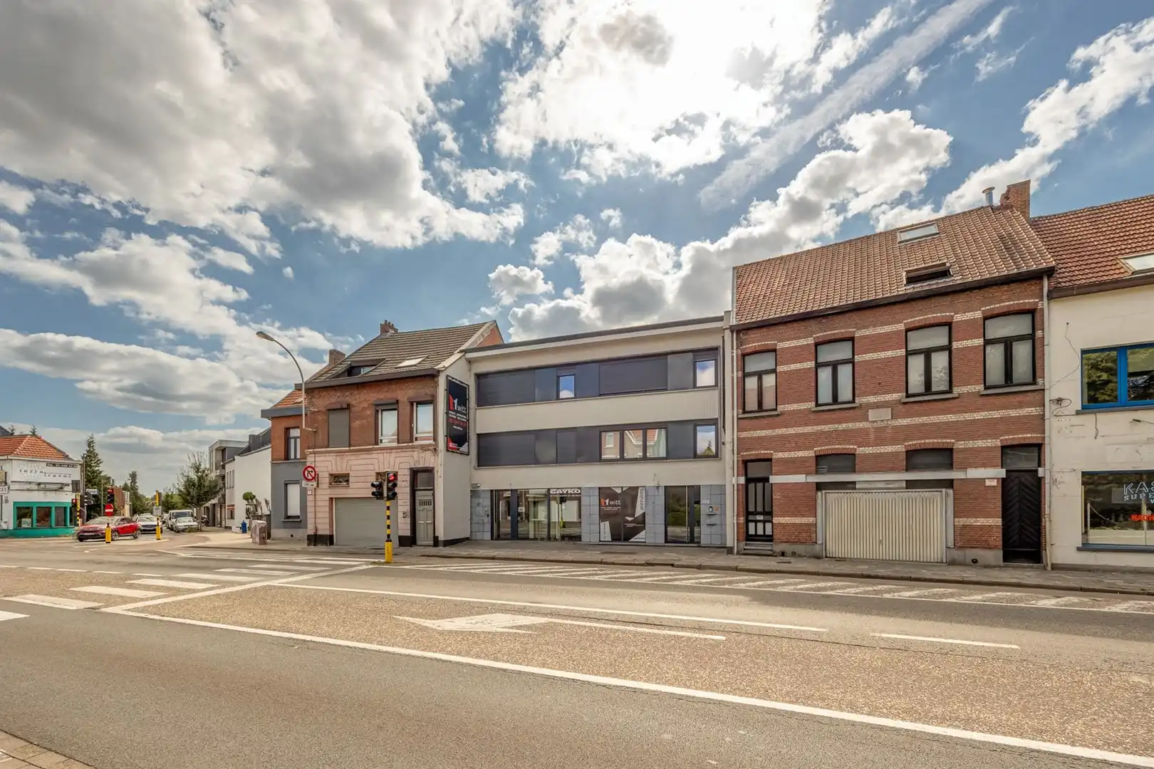 Commerciële toplocatie met privéparking foto 23