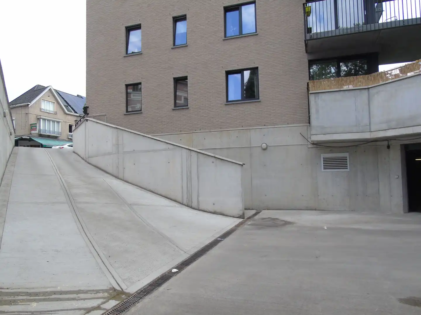 Autostaanplaats te huur foto 2