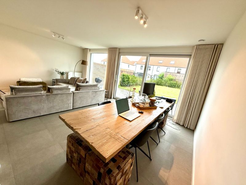 Recente, instapklare woning met 4 slaapkamers en garage foto 3