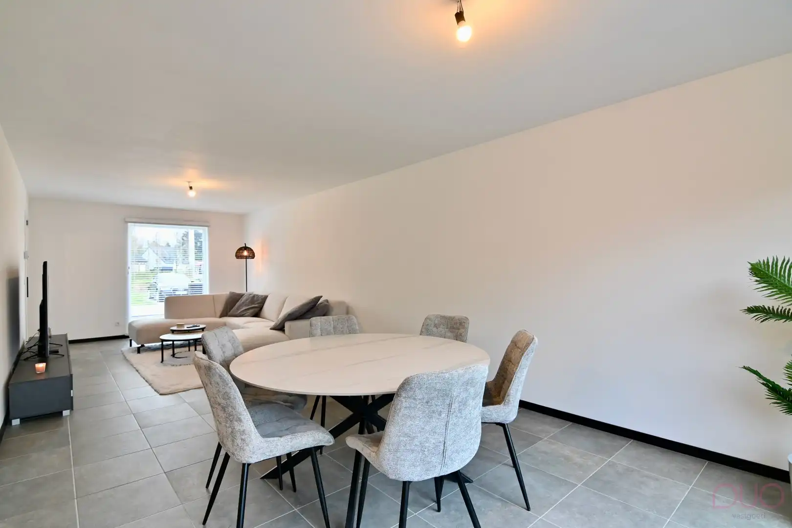 Moderne halfopen gezinswoning. foto 5