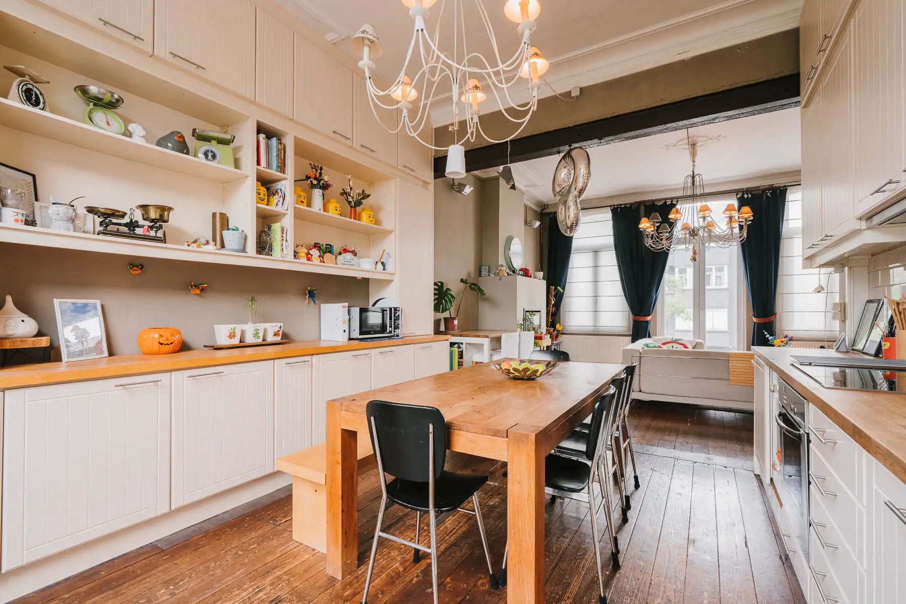 Prachtig herenhuis vol karakter met een gezellige tuin foto 12