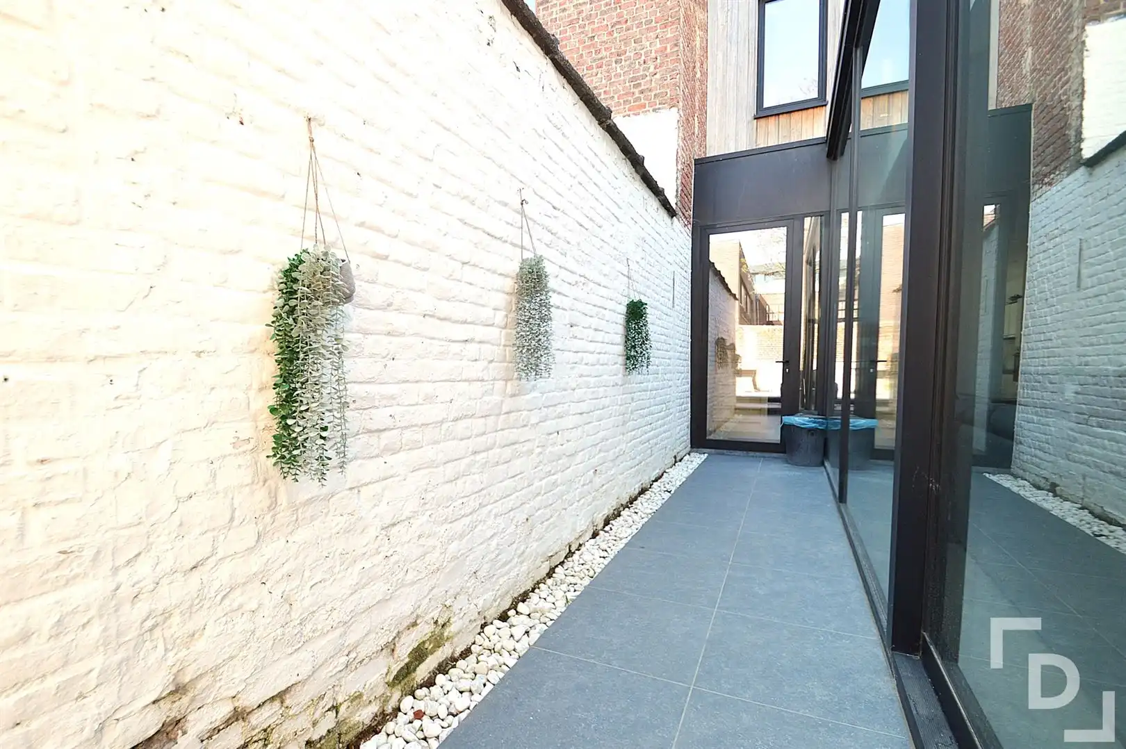 Volledig gerenoveerde, karaktervolle woning met tuin in Ieperse stadscentrum foto 19