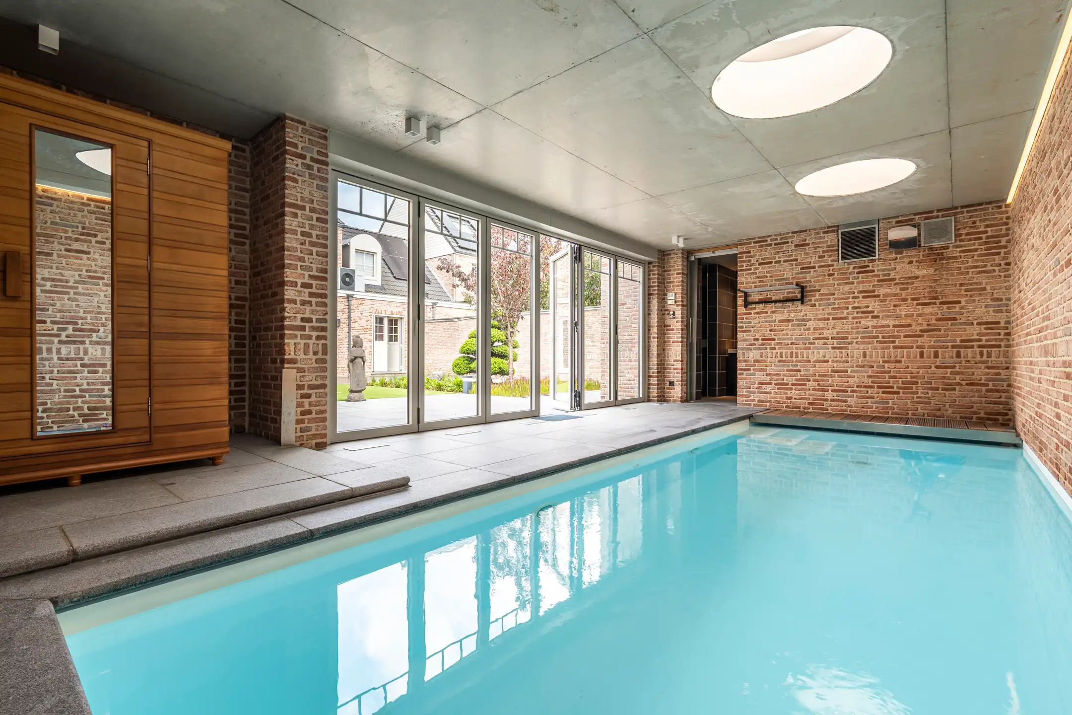 Verrassend ruime woning op toplocatie met binnenzwembad foto 28