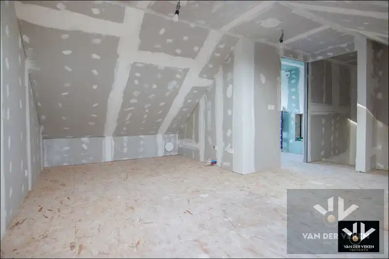 TOTAAL VERNIEUWDE WONING - ENKEL NOG AFWERKEN NAAR EIGEN SMAAK EN INZICHT foto 12
