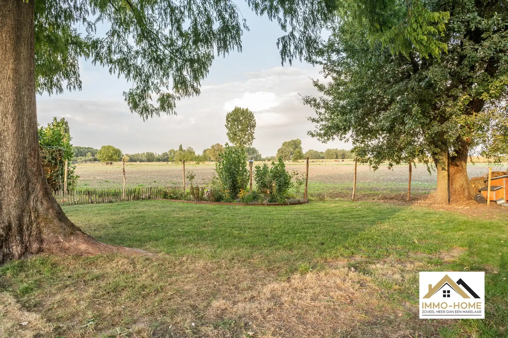 Volledig gerenoveerde woning met agrarisch uitzicht! foto 8