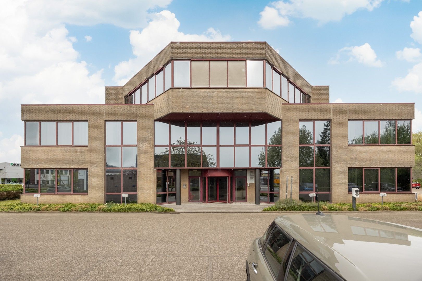 KANTOREN foto {{pictureIndex}}