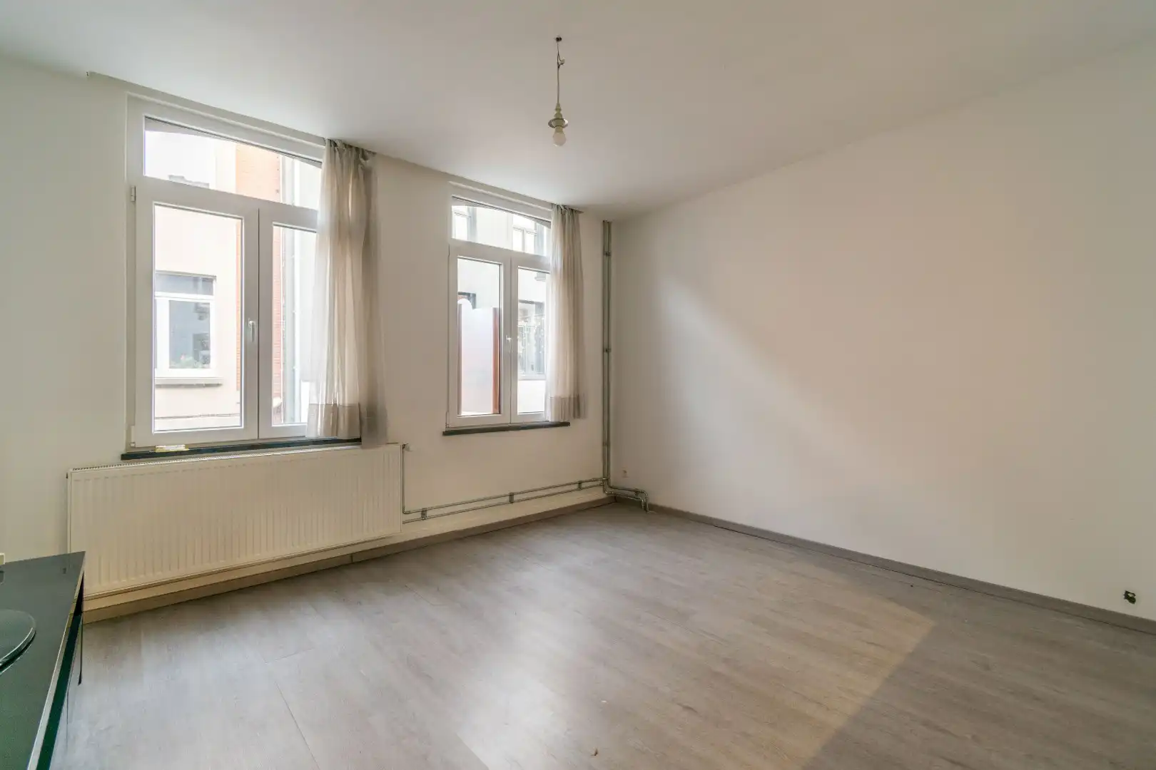  Karaktervol gebouw met handelsruimte en instapklare woonst  foto 9