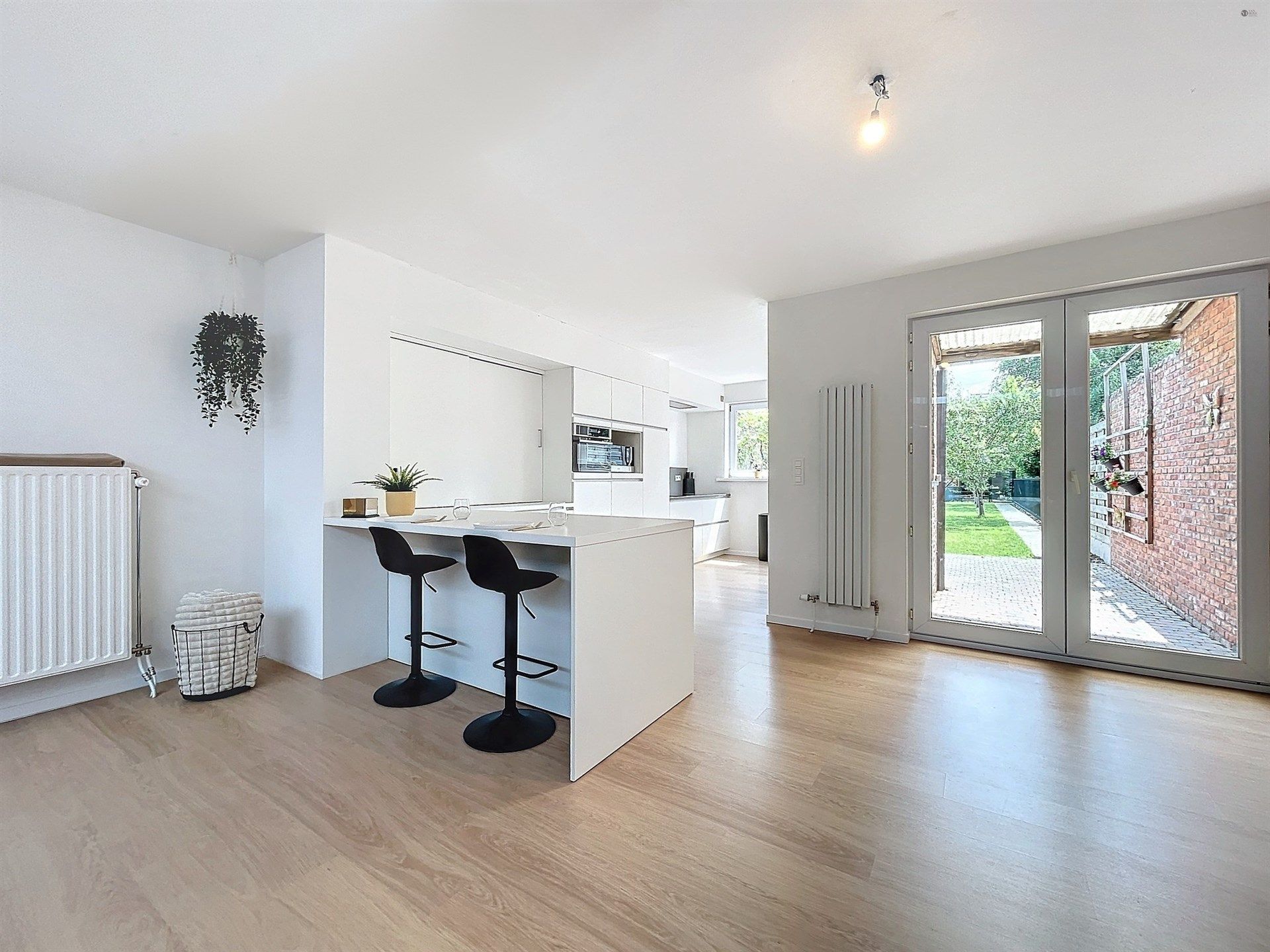 Instapklare woning met 3 slaapkamers en  leuke tuin op 310m² foto 2