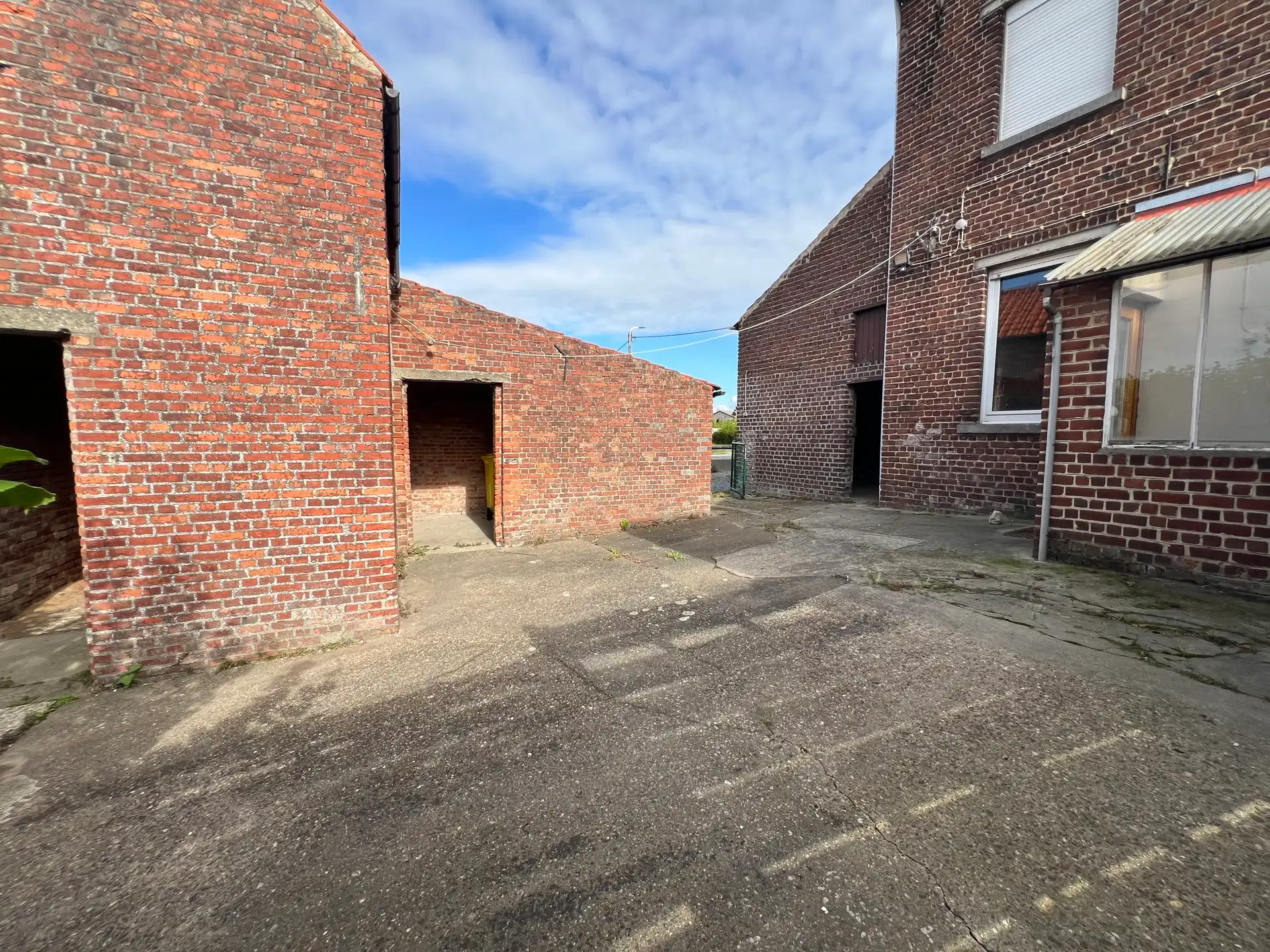 Fantastisch mooi en rustig gelegen te renoveren woning  foto 19