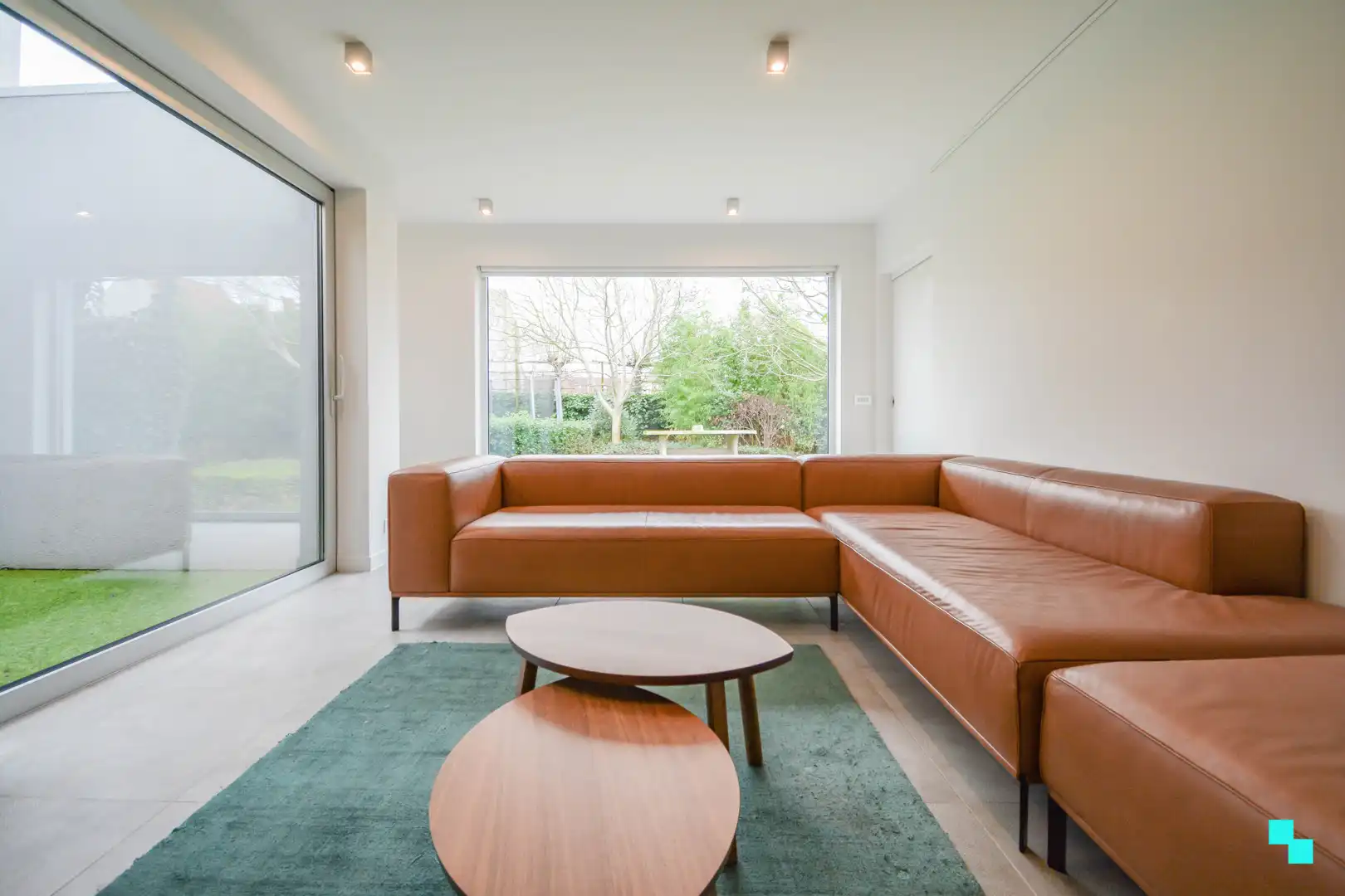 Bijzonder lichtrijke, moderne woning met zwembad te Izegem foto 10
