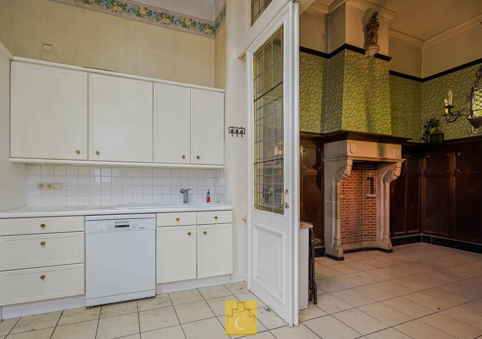 Authentiek herenhuis aan de Sint-Annarei foto 14