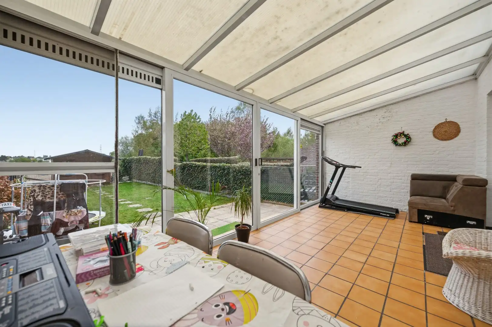 Instapklare rijwoning in een rustige straat te Tienen foto 12