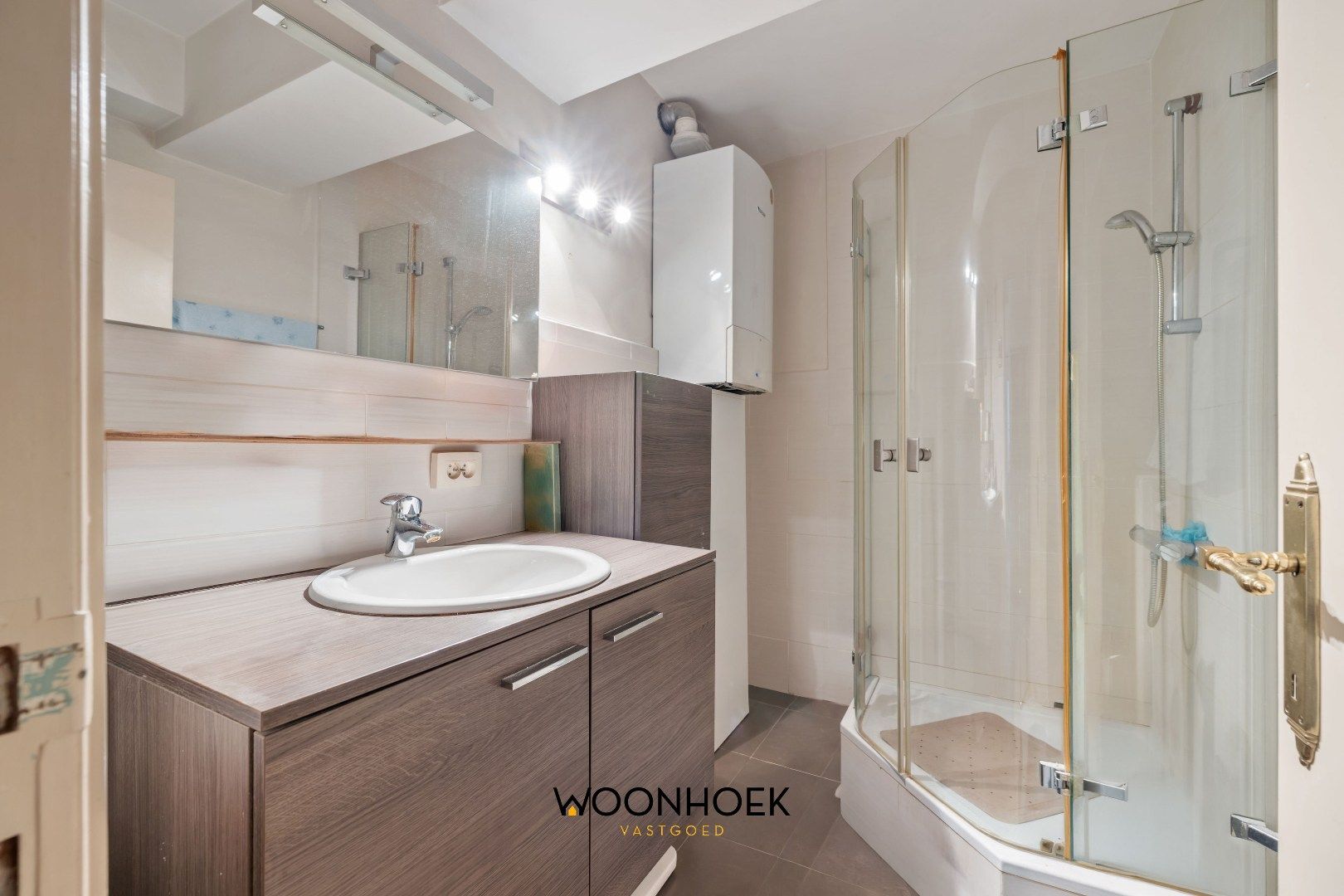 Residentieel gelegen appartement aan de Markt te Zelzate foto 9