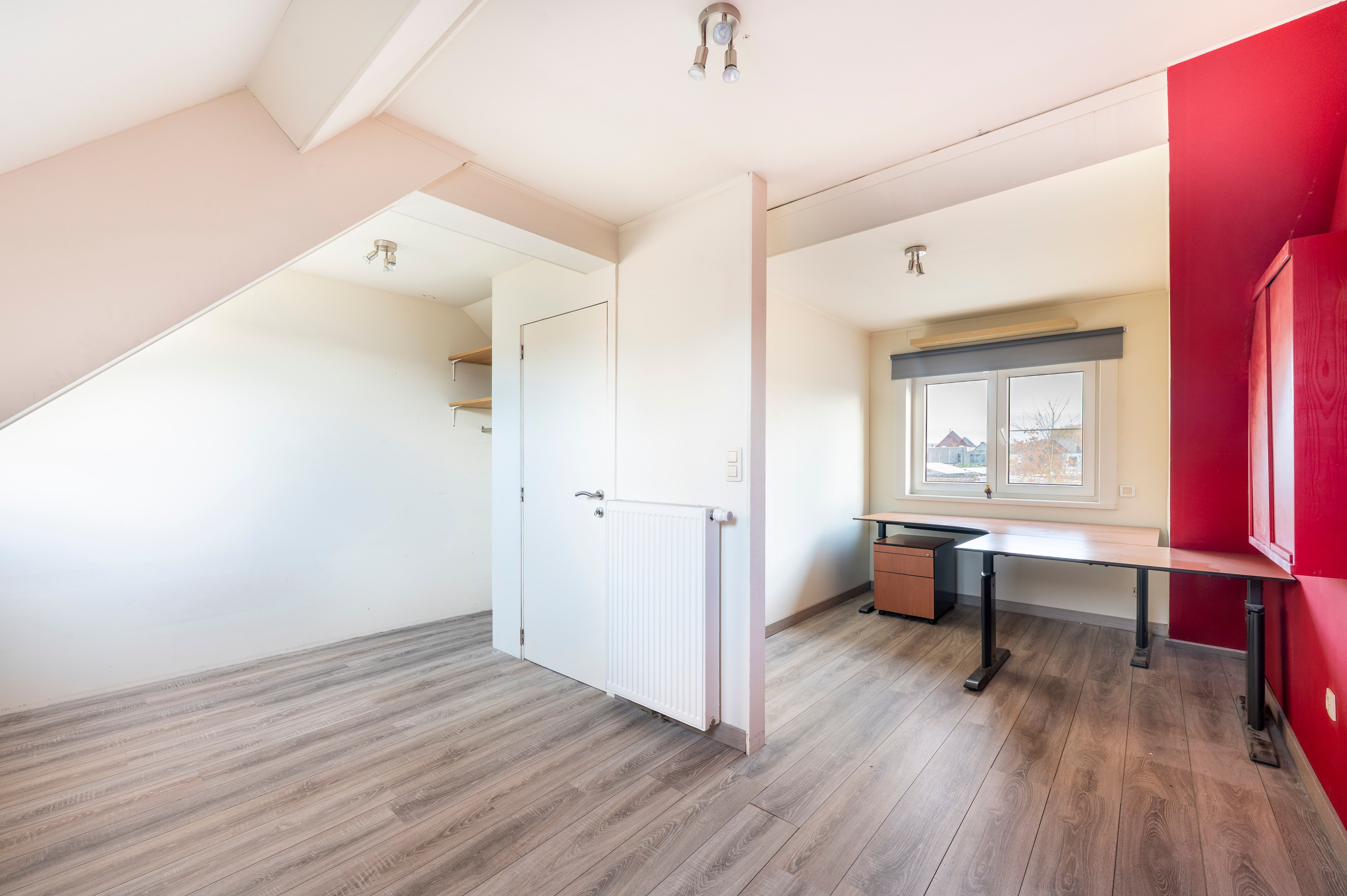 Verrassende woning met leuke tuin en grote garage nabij centrum Kapellen! foto 12