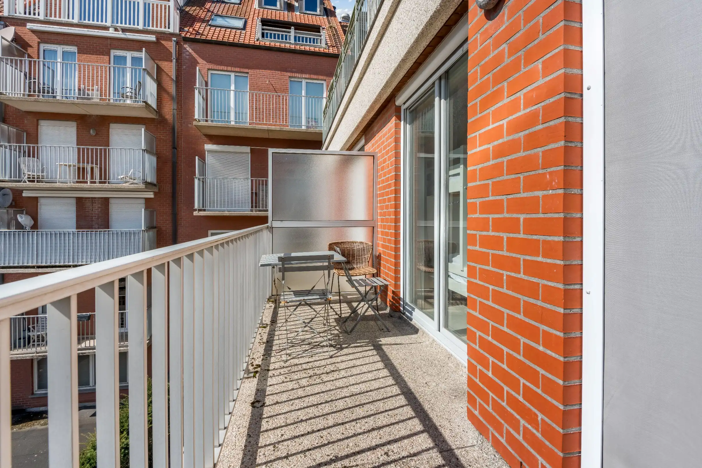 Mooi, instapklaar appartement gelegen vlakbij de Dumortierlaan en de Zeedijk. Inpandige garage te koop ! foto 15