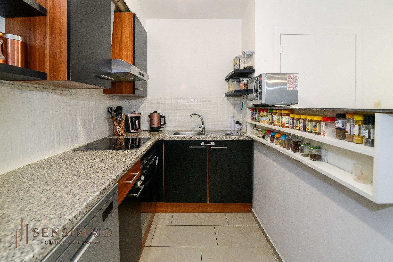 Gelijkvloers appartement met 3 slaapkamers, parking en privé tuin foto 9