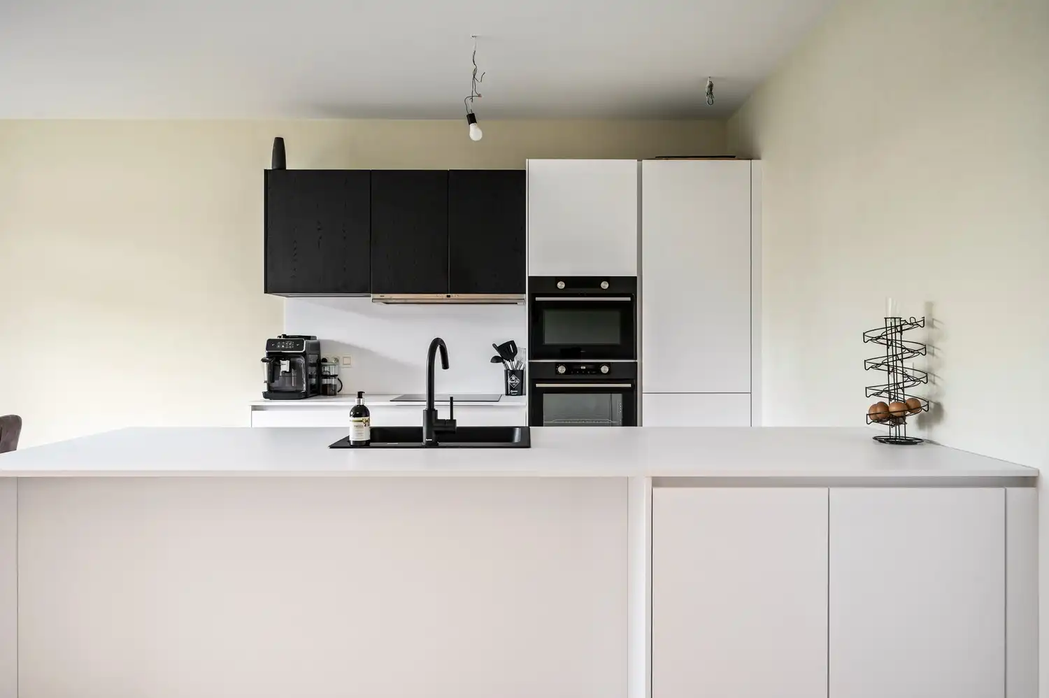 Gelijkvloers energiezuinig app. met 2 slpkrs, 2 terrassen en garagebox foto 7