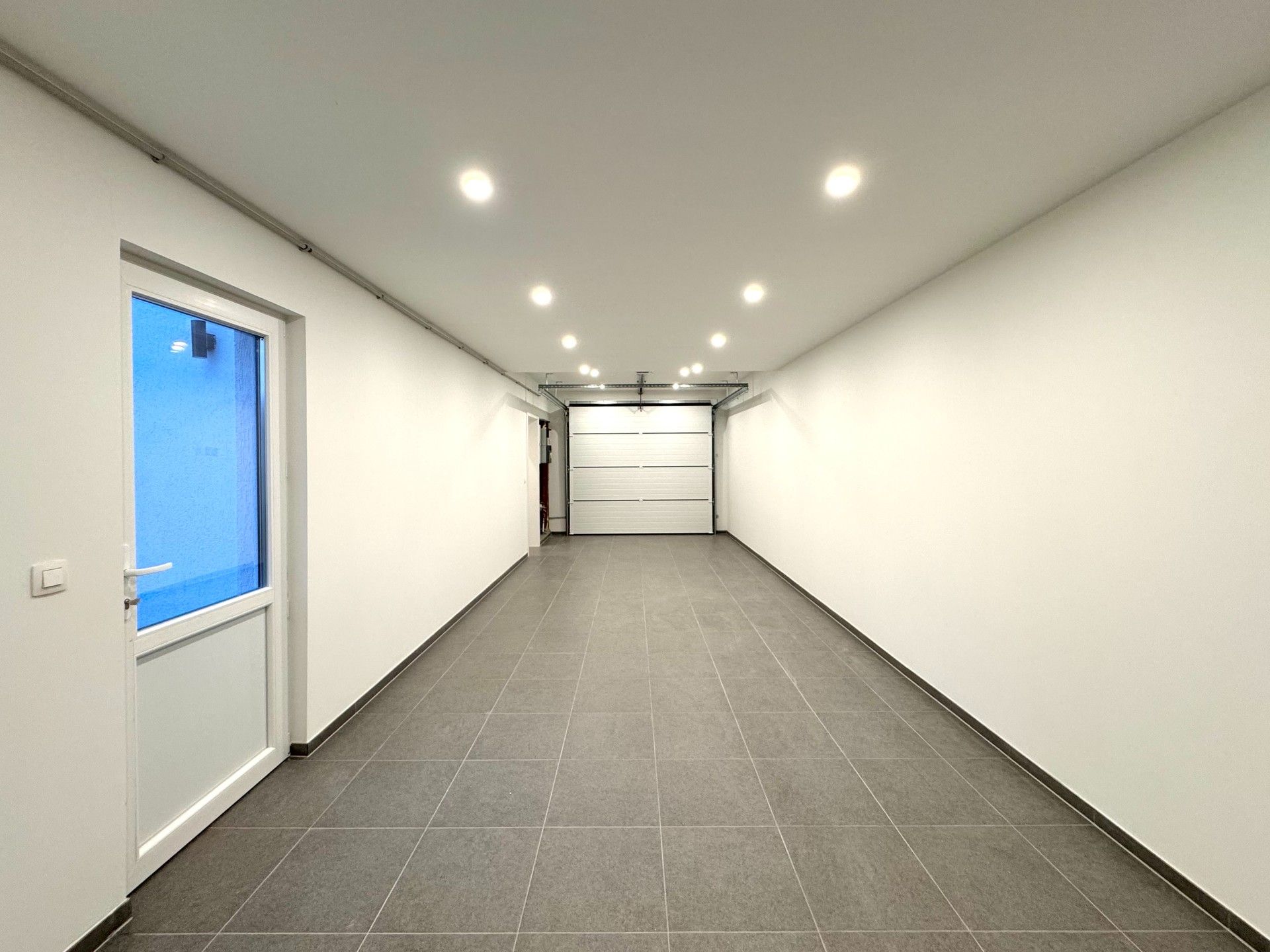 GERENOVEERDE WONING MET GROTE GARAGE foto 17