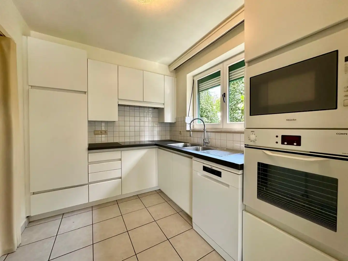 Ruim appartement in het centrum van Sint-Andries foto 3