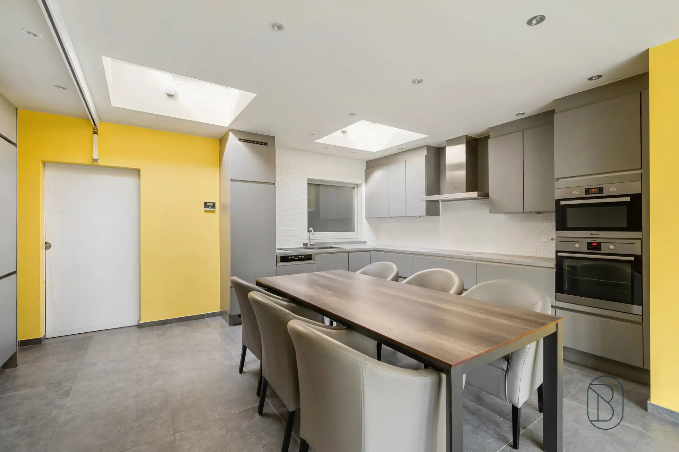 Ruime instapklare woning met 4 slpk, garage en tuin in Heule foto 8