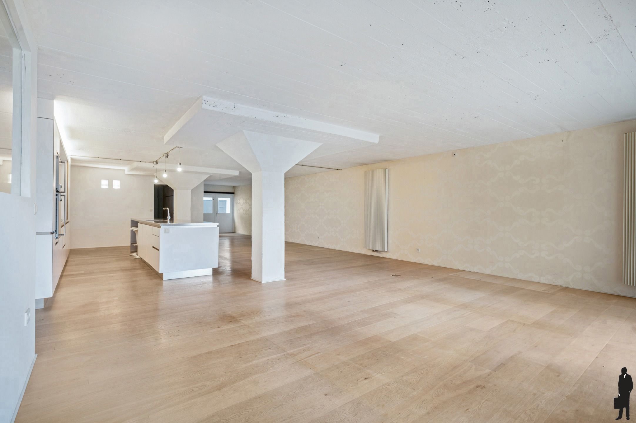 Tot in de puntjes afgewerkte loft (180m²) met terras en parking foto 4