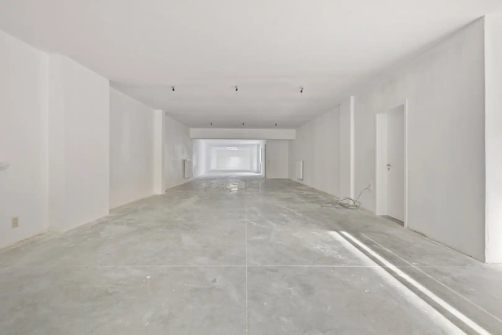 Ruime handelspand van 243 m² centraal gelegen in Mol centrum !  foto 3