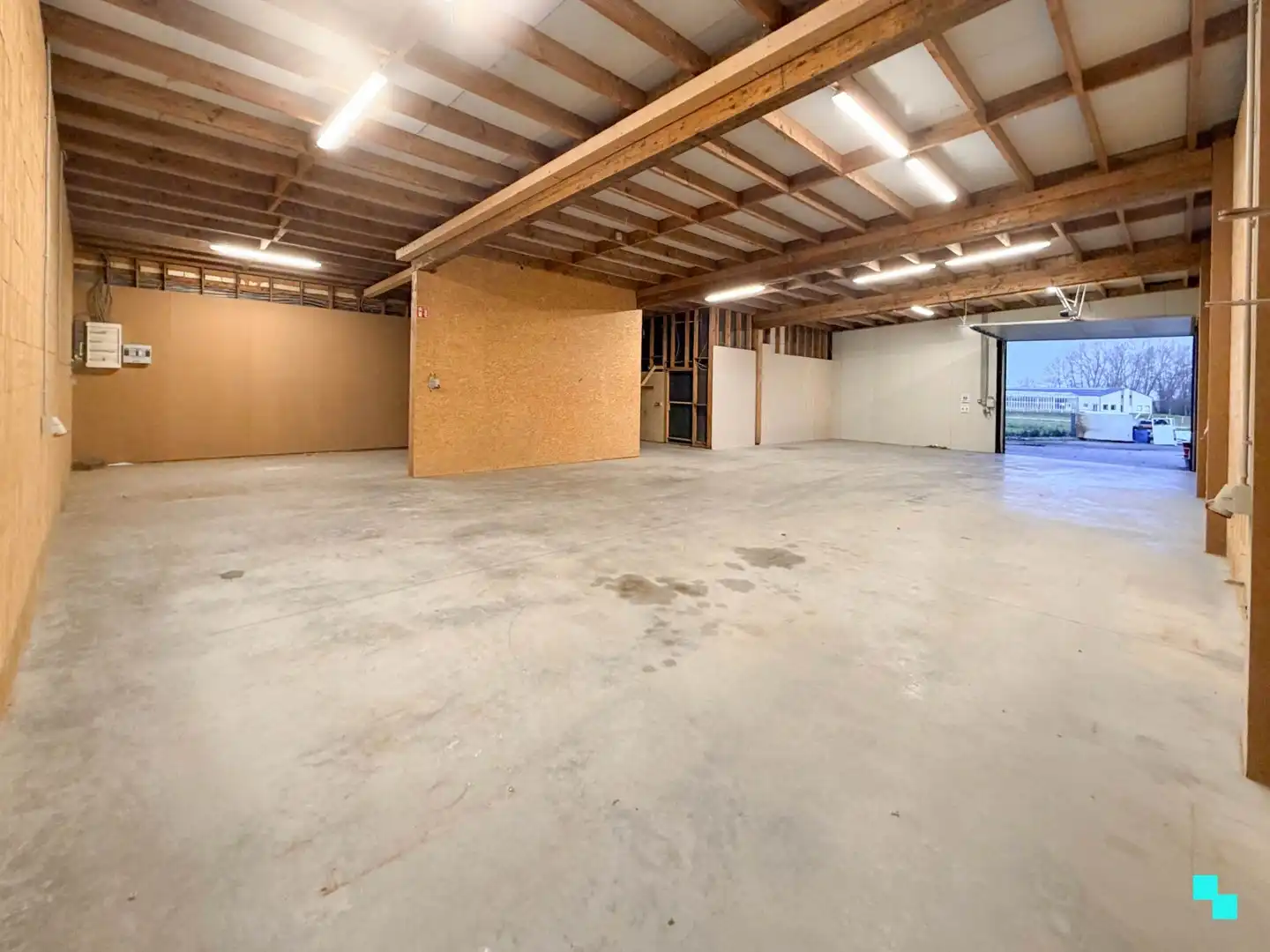 Loods van ca. 230 m² te Hooglede-Gits foto {{pictureIndex}}