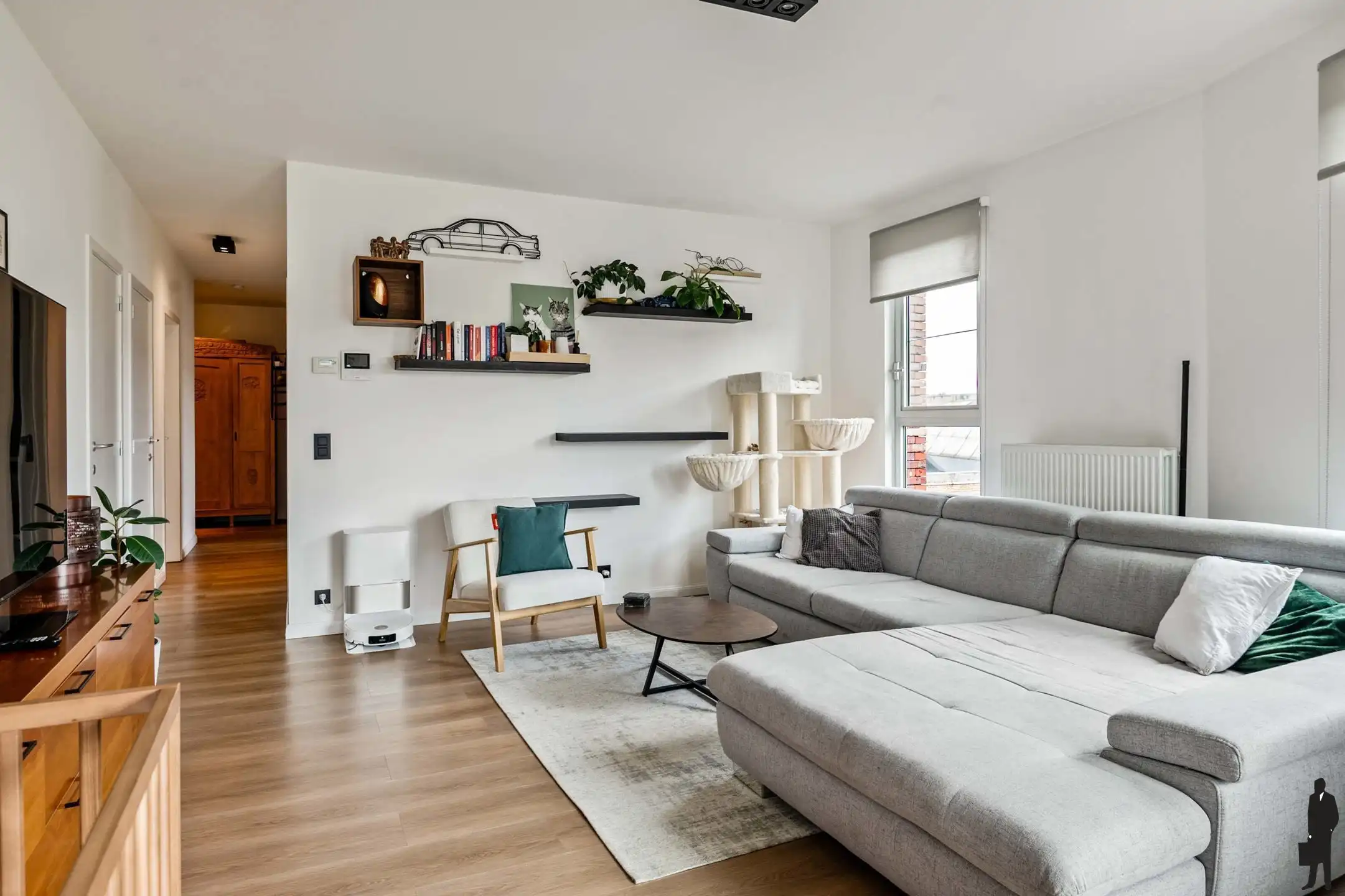 Instapklaar appartement met 2 slpks, terras en staanplaats foto 2
