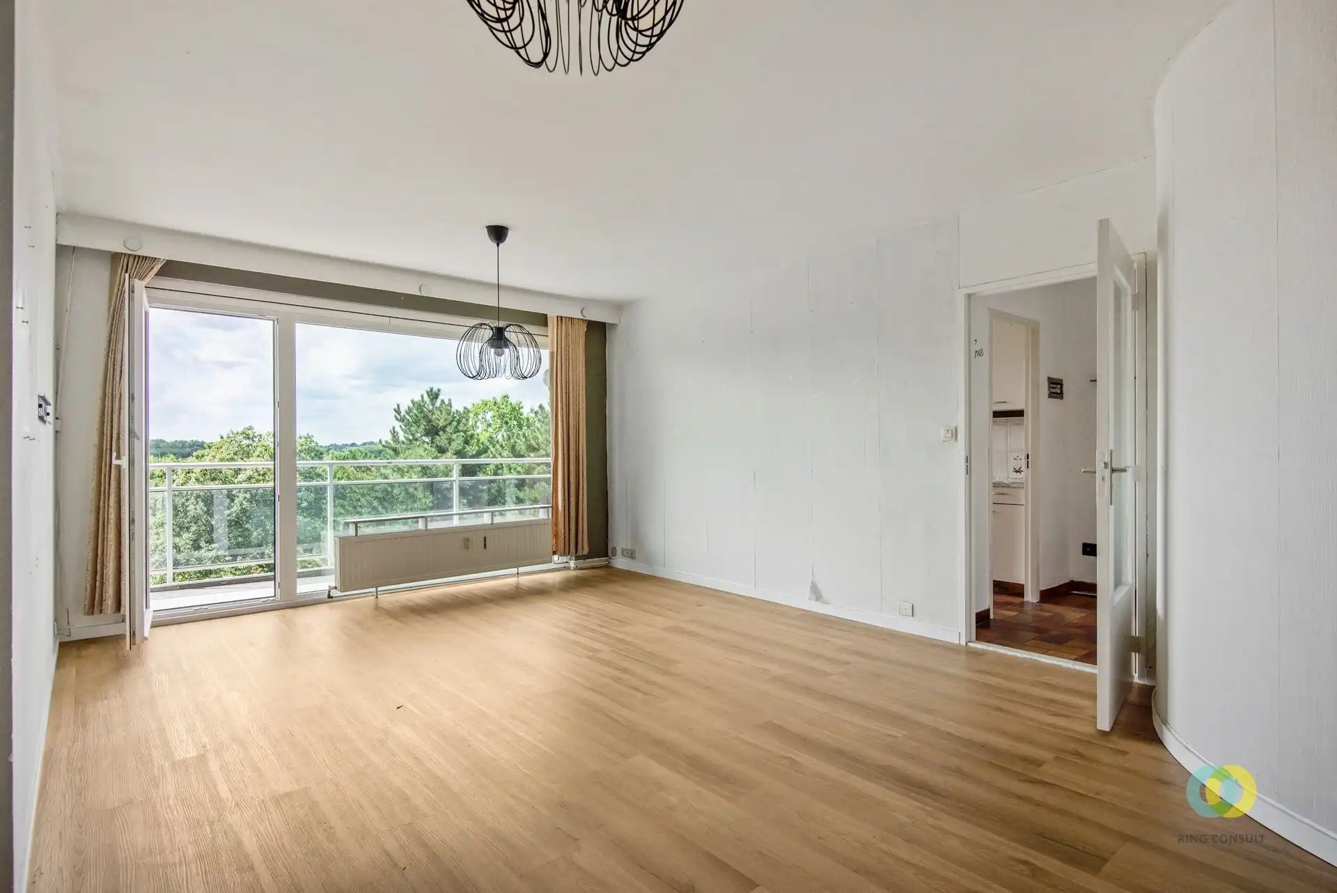 Lichtrijk appartement met terras, garage en EPC B foto 5