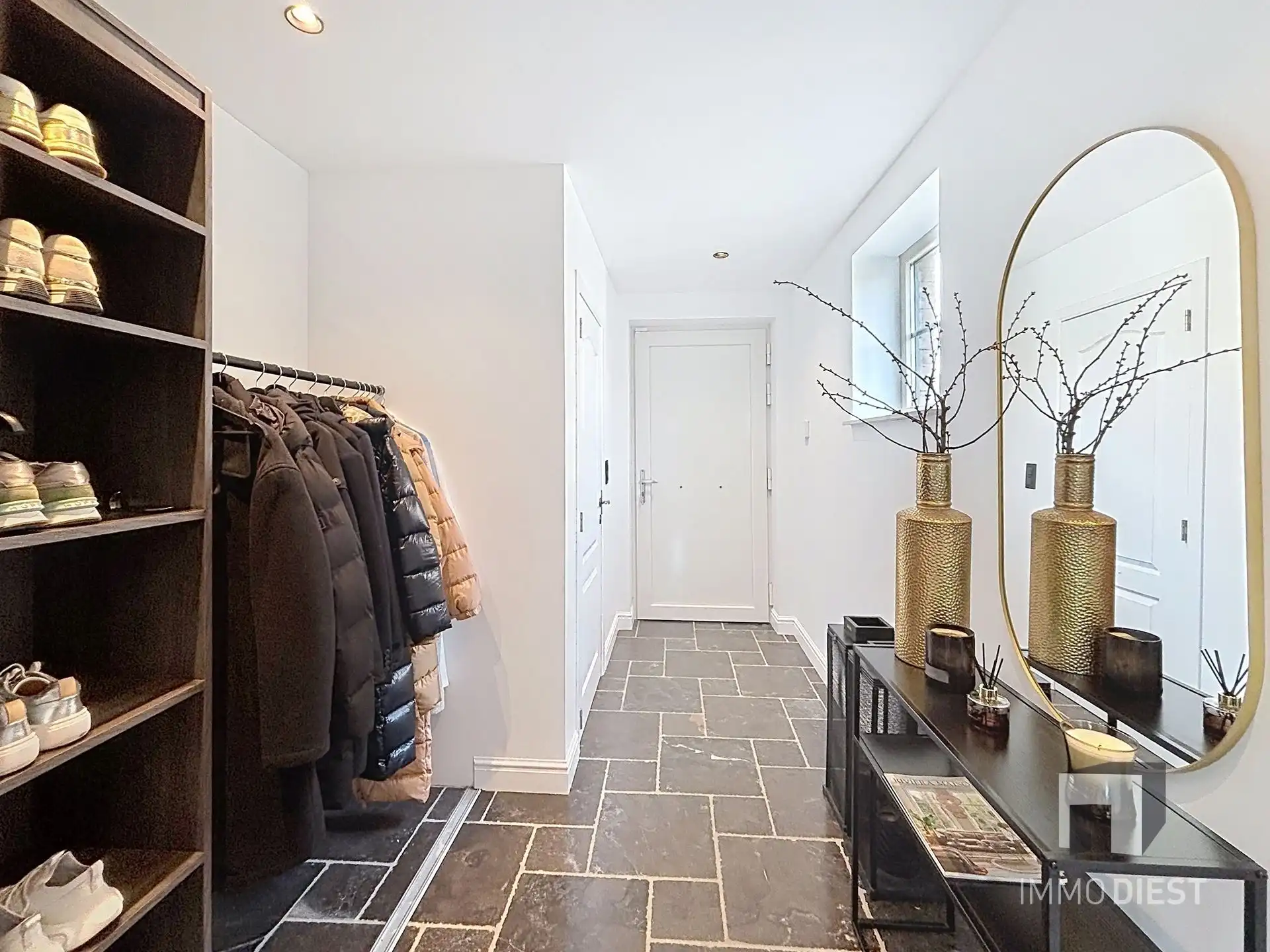 Trendy - volledig gerenoveerde woning met 3 slaapk en 2 badkamers foto 4