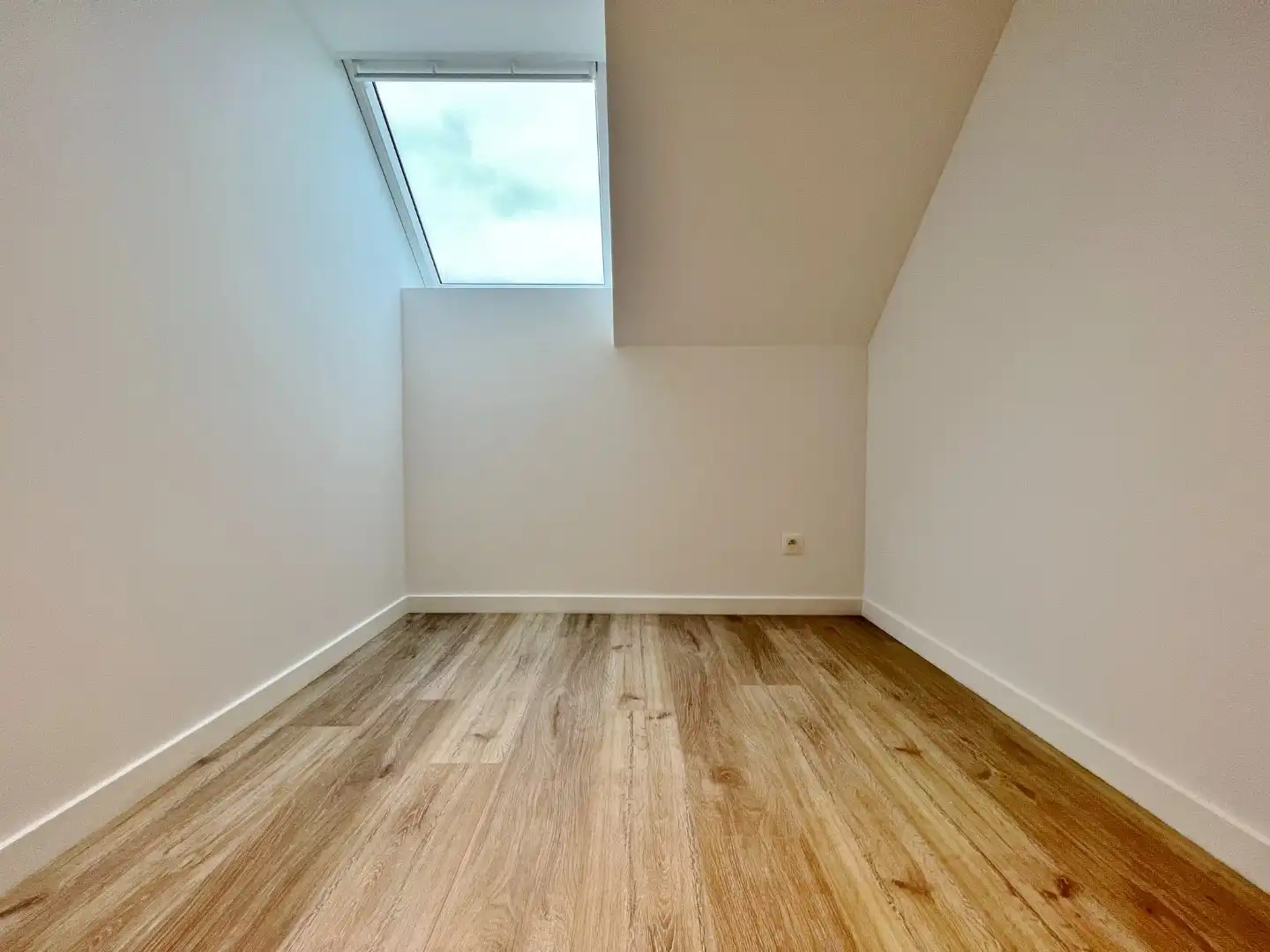 Volledig gerenoveerde woning met ruime tuin foto 12