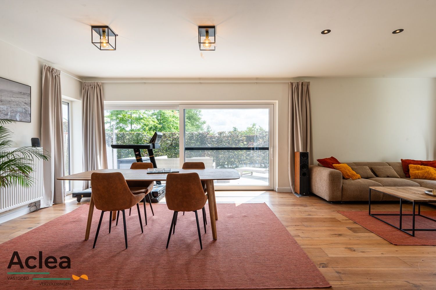 Stijlvolle, ruime woonst op een mooi perceel foto 5