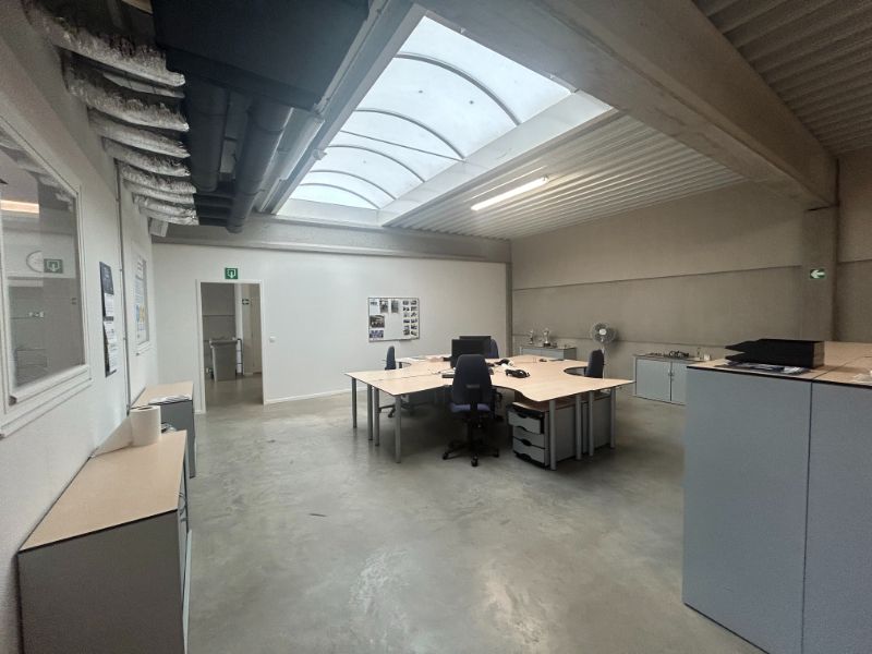 Moderne KMO-unit met magazijn en kantoorruimte in Mariakerke foto 11