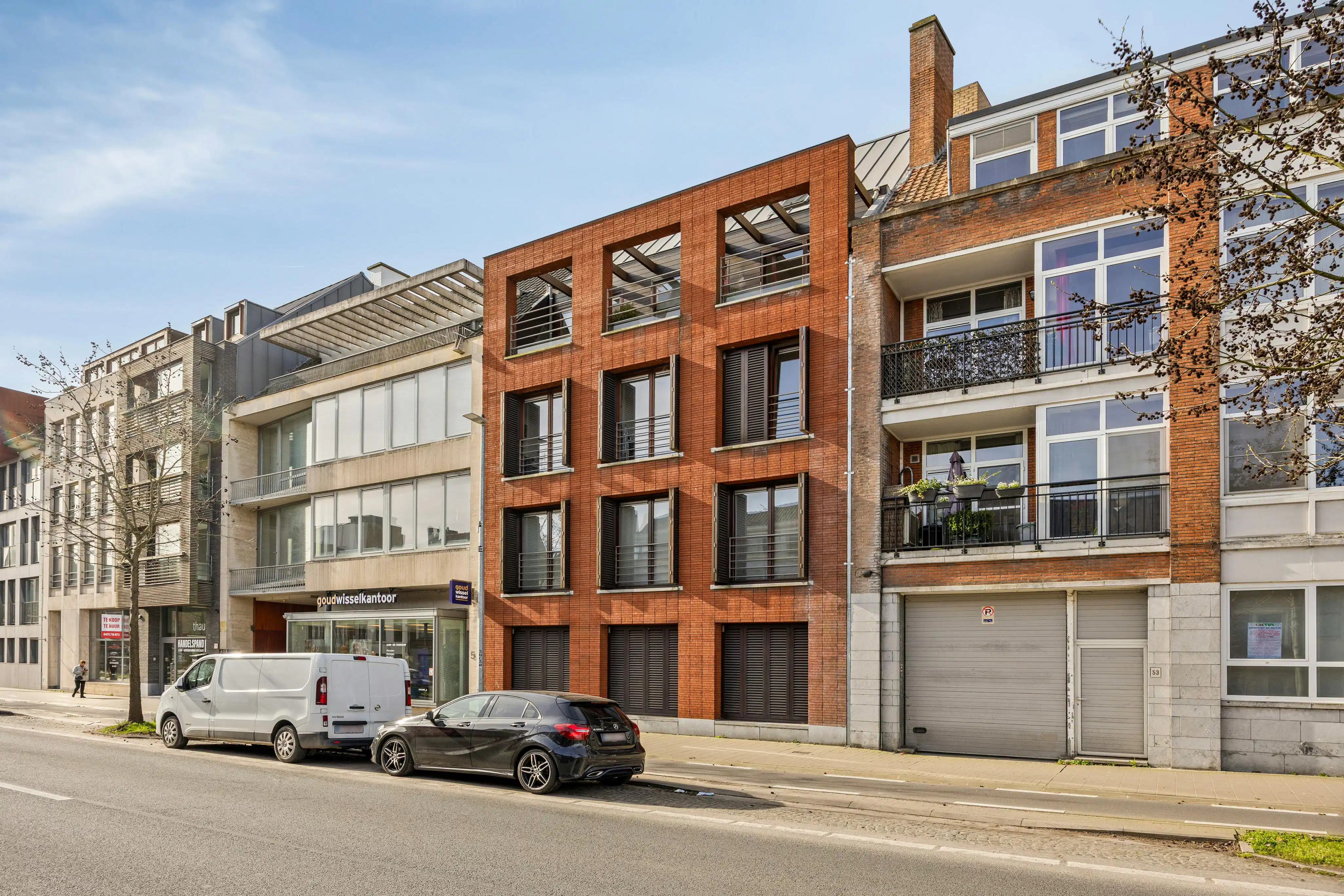 Lichtrijk appartement met 3 slaapkamers te koop in Brugge foto {{pictureIndex}}