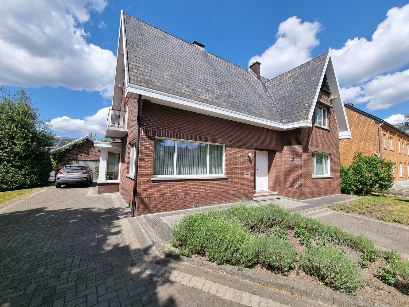 Zeer ruime, instapklare woning met 4 slpks op een prachtig perceel van 16a33ca foto {{pictureIndex}}