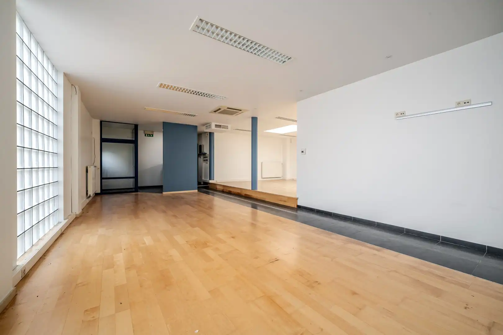 Ruim veelzijdig handelspand met woonst in hartje Kruisem foto 21